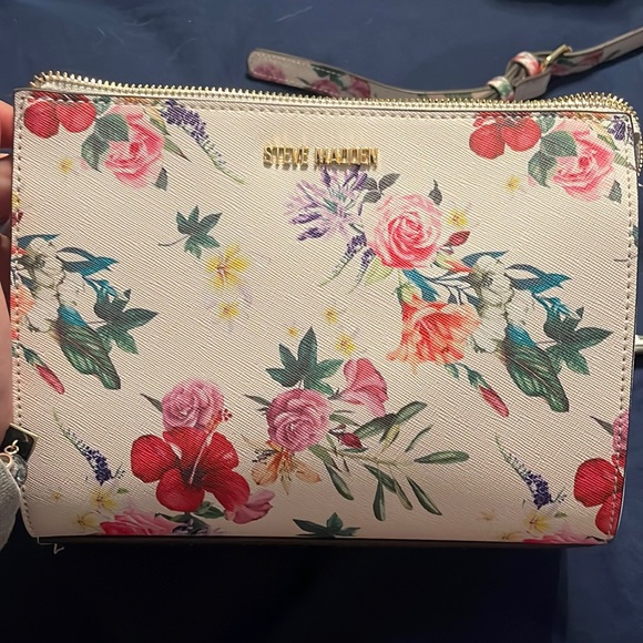 Steve Madden floral purse. Adjustable straps. - Picture 1 of 5